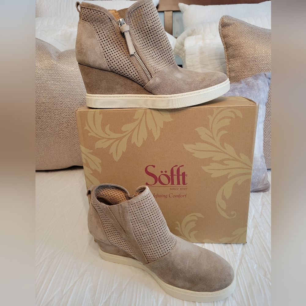 Sofft Bellview suede wedge